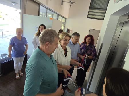 otvoritev osebnega dvigala